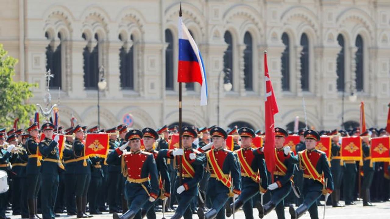 তৃতীয় বিশ্বযুদ্ধের প্রস্তুতি শুরু রাশিয়ায়, পুতিনের আকস্মিক নির্দেশে সামরিক মহড়ায় ৩ বাহিনী