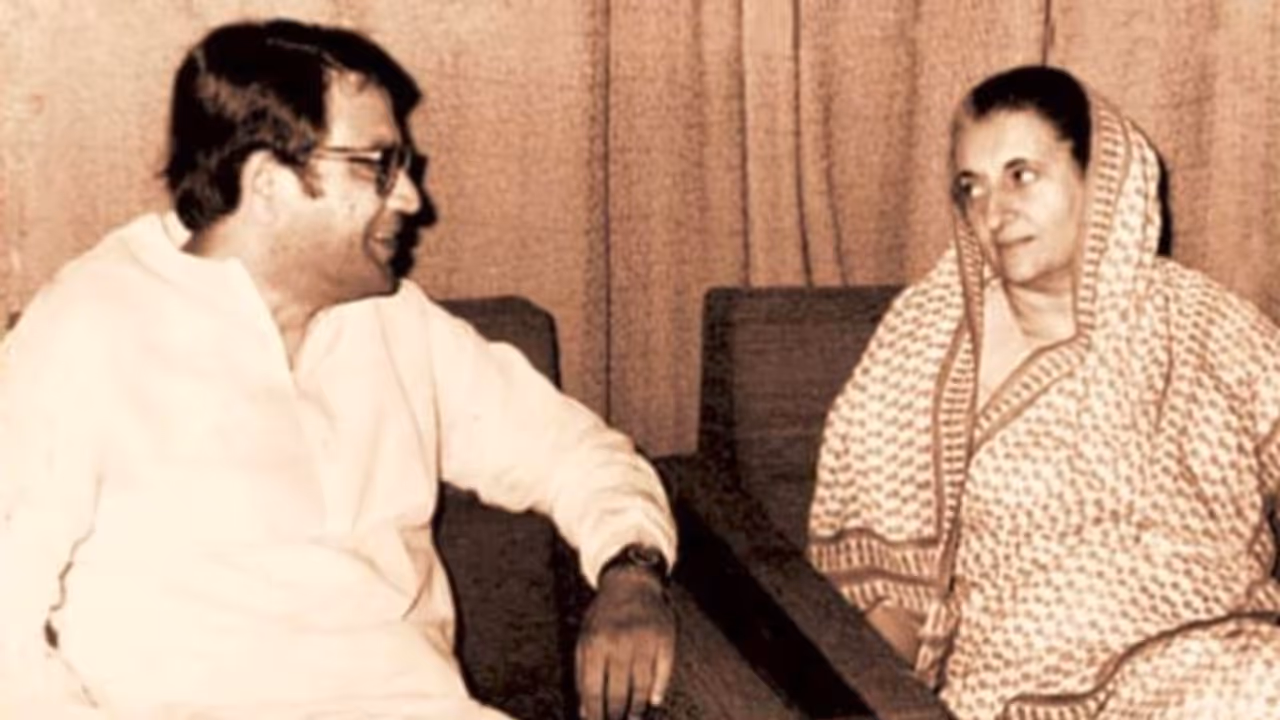 দুপুরেই আসেন সিদ্ধার্থশঙ্কর, রাত তিনটেয় ঘুমান ইন্দিরা কী কী ঘটেছিল জরুরি অবস্থা জারির দিন দুপুরেই আসেন সিদ্ধার্থশঙ্কর, রাত তিনটেয় ঘুমান ইন্দিরা কী কী ঘটেছিল জরুরি অবস্থা জারির দিন