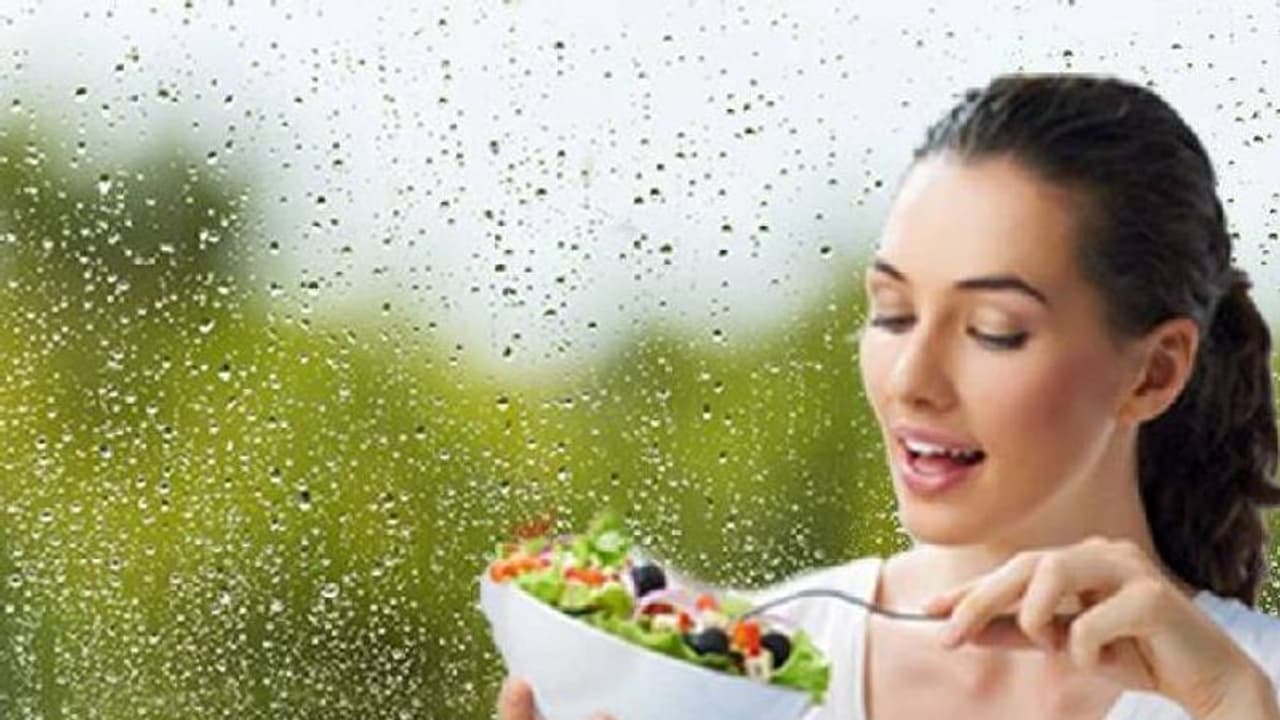 മണ്സൂണ് ഡയറ്റ്; പ്രതിരോധശേഷി കൂട്ടാന് മൂന്ന് 'സൂപ്പര് ഫുഡുകള്' മണ്സൂണ് ഡയറ്റ്; പ്രതിരോധശേഷി കൂട്ടാന് മൂന്ന് 'സൂപ്പര് ഫുഡുകള്'