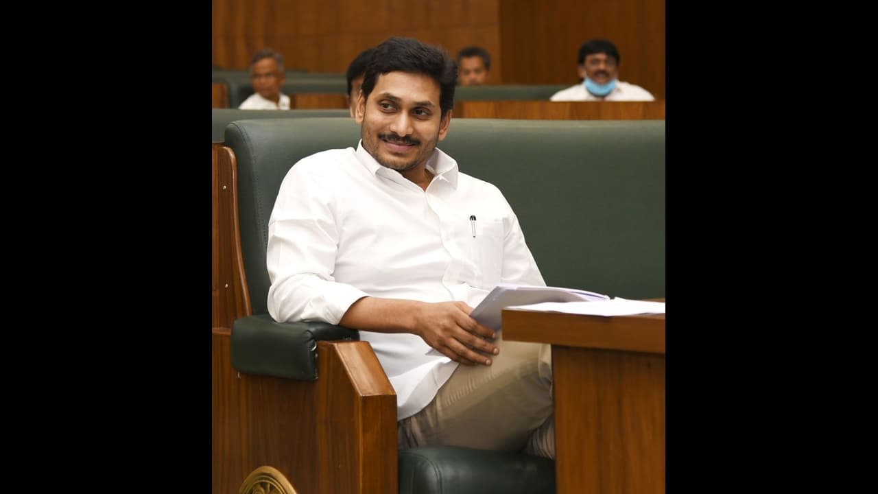 ಜಗನ್ ಮಾಸ್ಟರ್ ಪ್ಲಾನ್ಗೆ ಒಪ್ಪಿಗೆ, ಆಂಧ್ರಕ್ಕಿನ್ನು ಮೂರು ಮೂರು ರಾಜಧಾನಿ ಜಗನ್ ಮಾಸ್ಟರ್ ಪ್ಲಾನ್ಗೆ ಒಪ್ಪಿಗೆ, ಆಂಧ್ರಕ್ಕಿನ್ನು ಮೂರು ಮೂರು ರಾಜಧಾನಿ