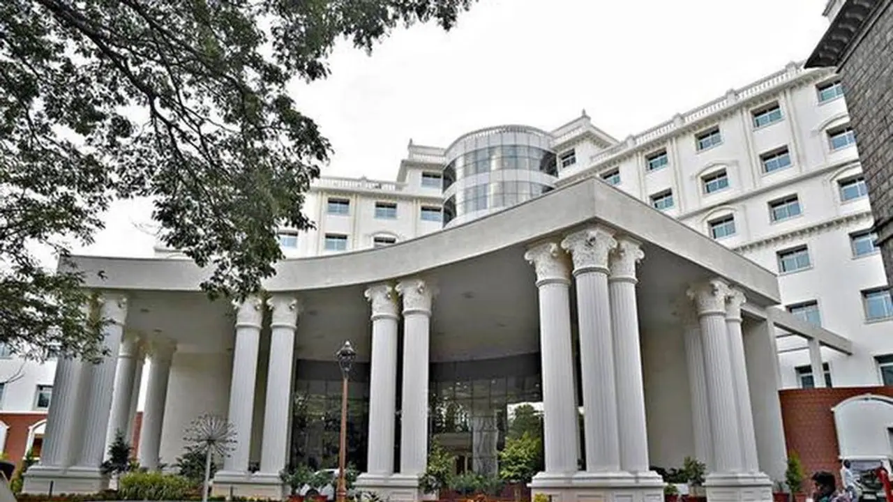 ಕರ್ನಾಟಕದ ರಾಜಕೀಯ ಗೆಸ್ಟ್ ಹೌಸ್, ಇದೀಗ ಕೋವಿಡ್ ಕೇರ್ ಸೆಂಟರ್.....! ಕರ್ನಾಟಕದ ರಾಜಕೀಯ ಗೆಸ್ಟ್ ಹೌಸ್, ಇದೀಗ ಕೋವಿಡ್ ಕೇರ್ ಸೆಂಟರ್.....!