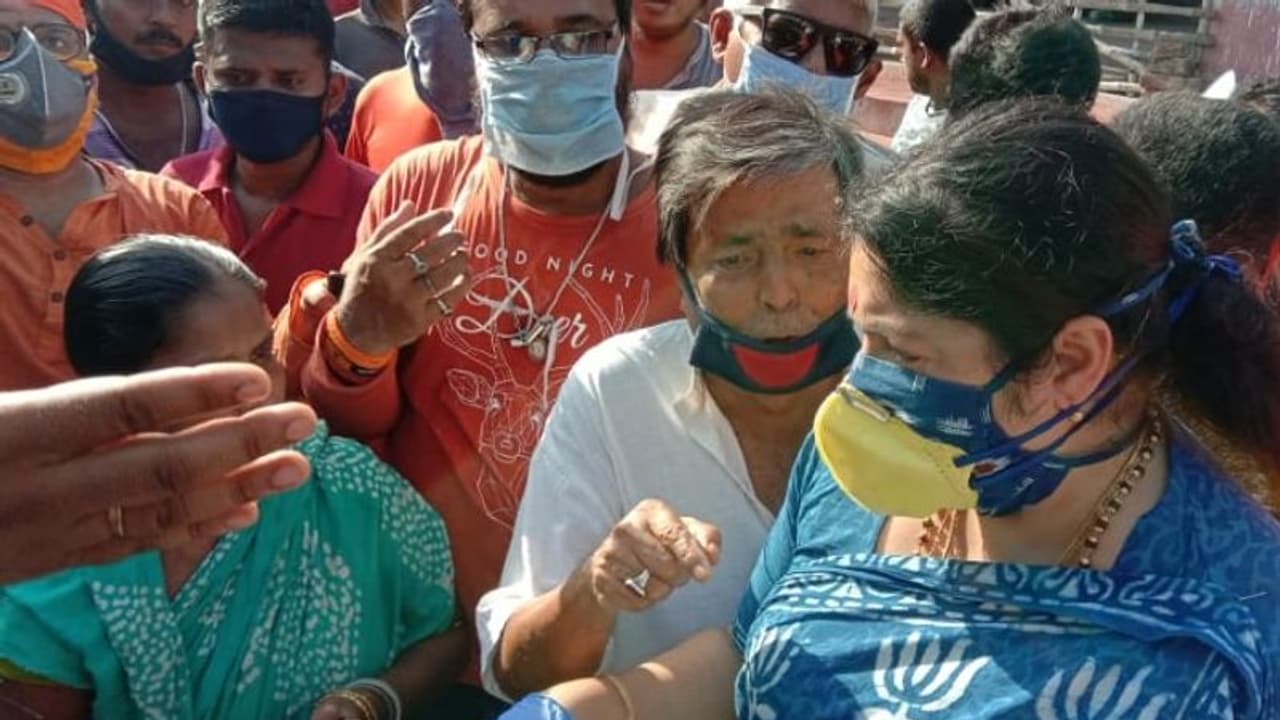 মেয়ের মান বাঁচাতে গিয়ে মৃত মা, তৃণমূল নেতার 'কীর্তি'তে উত্তাল বাগনান মেয়ের মান বাঁচাতে গিয়ে মৃত মা, তৃণমূল নেতার 'কীর্তি'তে উত্তাল বাগনান