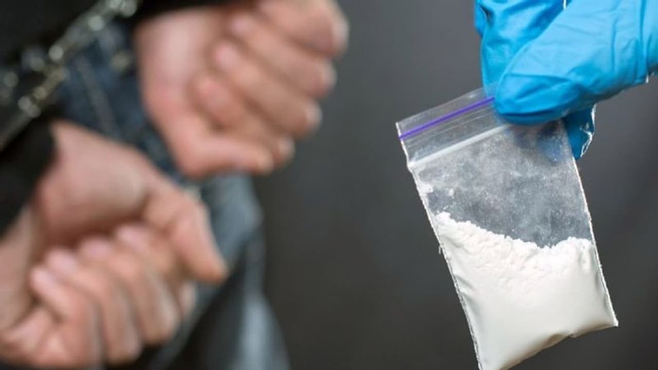 'കൃത്രിമ ലിംഗം' ഉപയോഗിച്ച് കള്ളക്കടത്ത്; പിടിക്കപ്പെട്ട് യുവാവ് 'കൃത്രിമ ലിംഗം' ഉപയോഗിച്ച് കള്ളക്കടത്ത്; പിടിക്കപ്പെട്ട് യുവാവ്