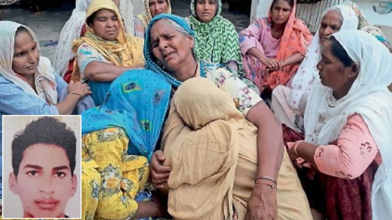 प्रेमिका के बुलावे पर छत फांदकर मिलने पहुंचा प्रेमी, लेकिन मिली खौफनाक सजा, गुप्तांग तक को किया चोटिल प्रेमिका के बुलावे पर छत फांदकर मिलने पहुंचा प्रेमी, लेकिन मिली खौफनाक सजा, गुप्तांग तक को किया चोटिल