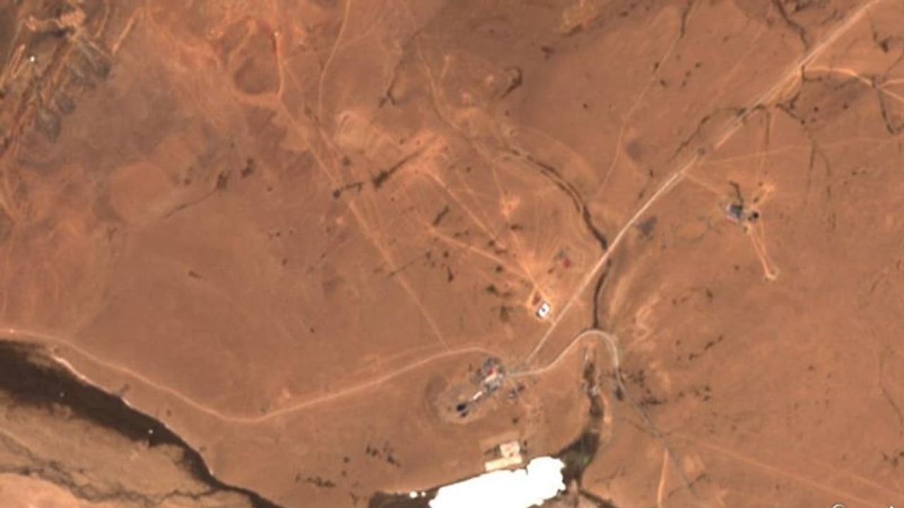 भारत से बातचीत के 48 घंटे बाद फिर धोखा देने की तैयारी में चीन, लद्दाख के देपसांग में पहुंचाई तोप भारत से बातचीत के 48 घंटे बाद फिर धोखा देने की तैयारी में चीन, लद्दाख के देपसांग में पहुंचाई तोप