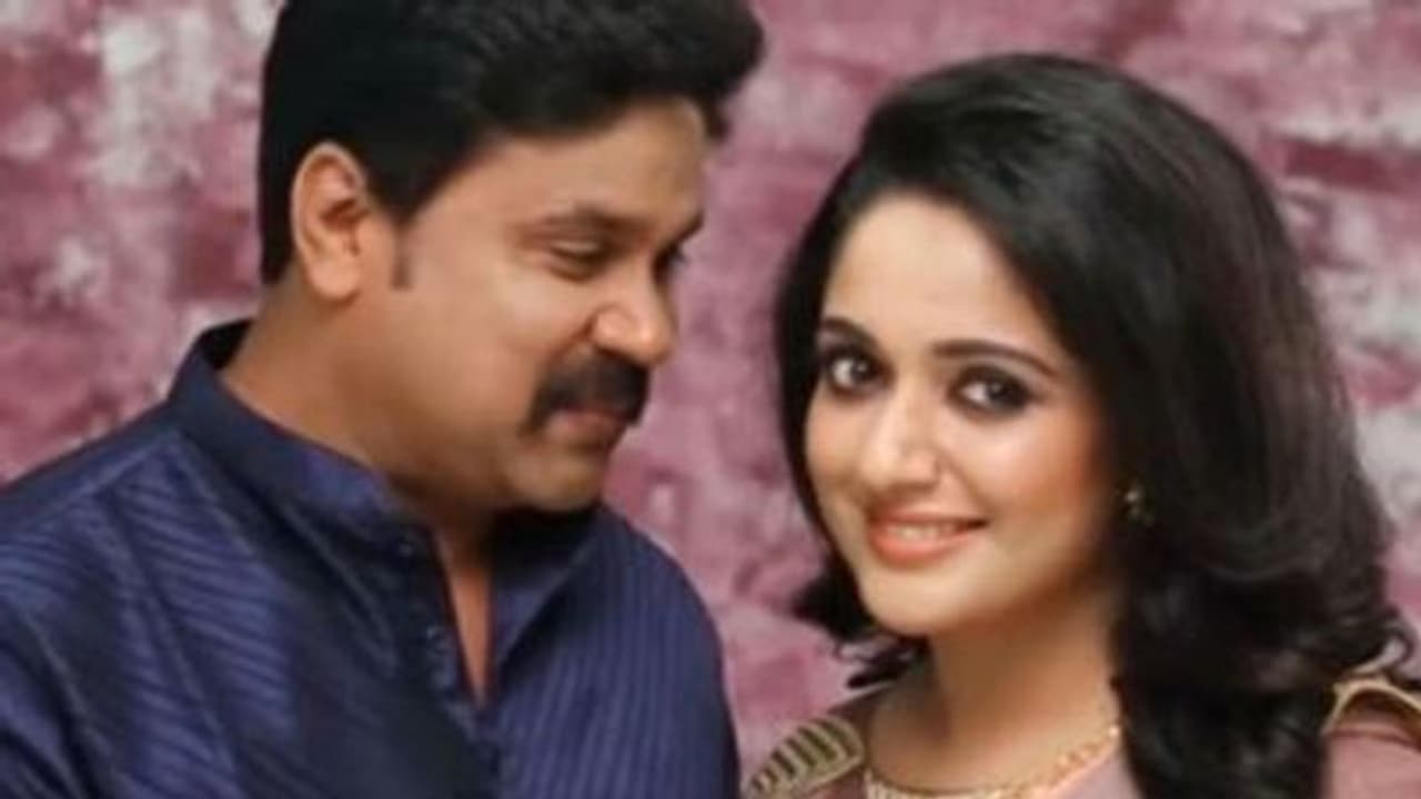 'ഇതാരുടെ ശബ്ദം? എനിക്ക് മനസിലായില്ലല്ലോ', നടി കേസിൽ ദിലീപിന്റെ ശബ്ദരേഖ കേൾപ്പിച്ചപ്പോൾ കാവ്യ 'ഇതാരുടെ ശബ്ദം? എനിക്ക് മനസിലായില്ലല്ലോ', നടി കേസിൽ ദിലീപിന്റെ ശബ്ദരേഖ കേൾപ്പിച്ചപ്പോൾ കാവ്യ