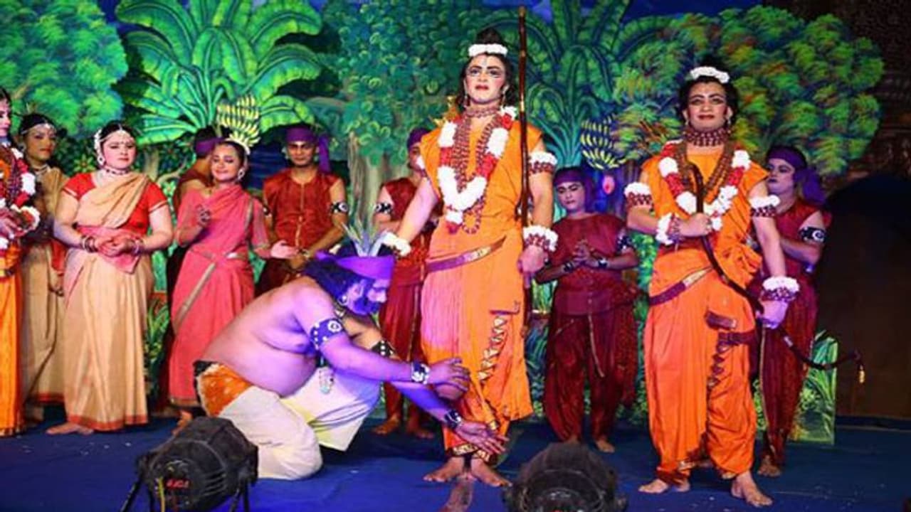 अमेरिका समेत 11 देशों के 247 कलाकार करेंगे सुंदरकांड का पाठ, यूपी में सीखेंगे रामलीला का मंचन अमेरिका समेत 11 देशों के 247 कलाकार करेंगे सुंदरकांड का पाठ, यूपी में सीखेंगे रामलीला का मंचन