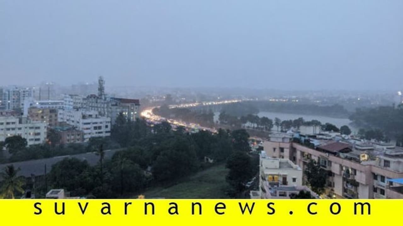 ಬೆಂಗ್ಳೂರಿಂದ ಸೋಮವಾರ ಲಕ್ಷಾಂತರ ಜನ ಗುಳೆ! ಬೆಂಗ್ಳೂರಿಂದ ಸೋಮವಾರ ಲಕ್ಷಾಂತರ ಜನ ಗುಳೆ!