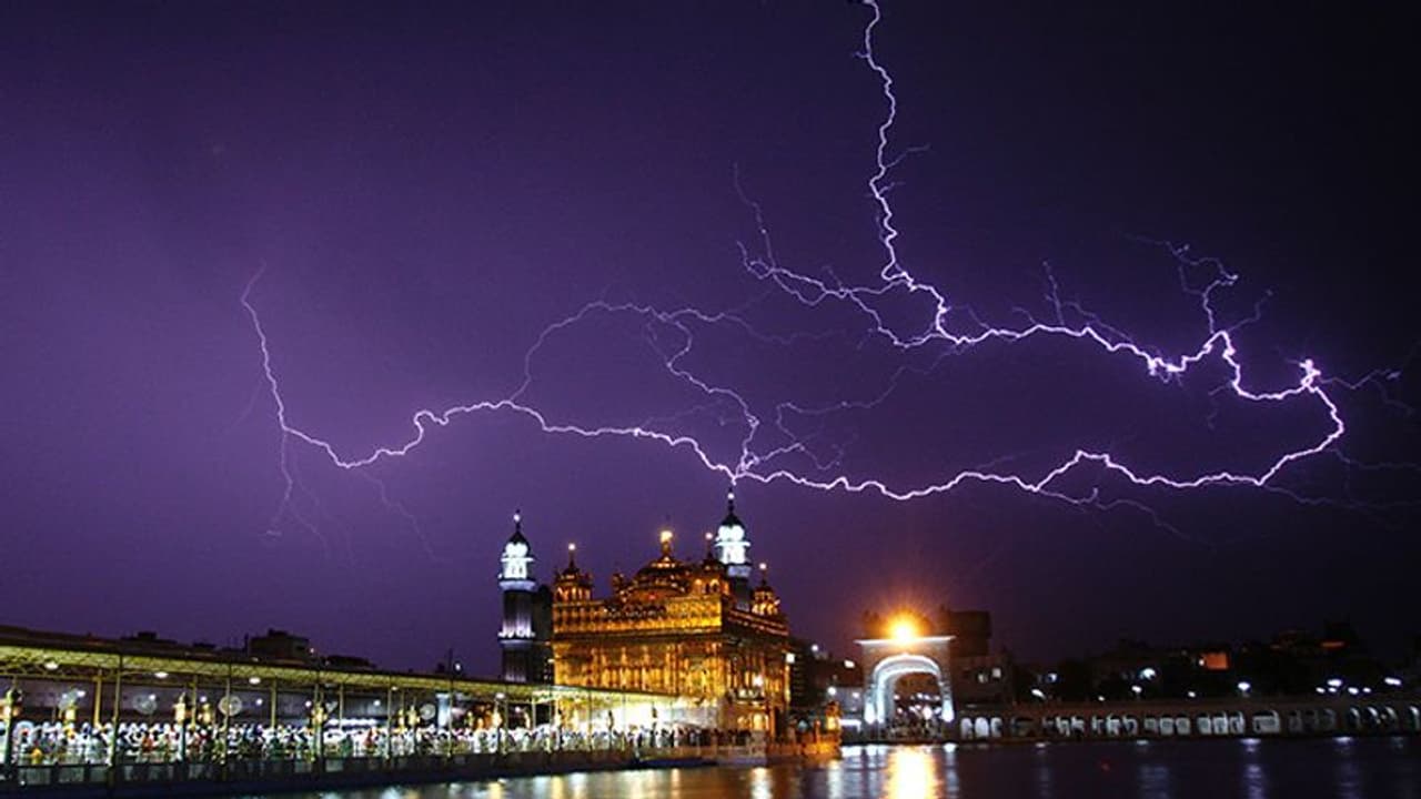 இடி மின்னல் தாக்கி 107 பேர் பலி... பீகார், அசாம் மாநிலத்திற்கு ரெட் அலர்ட் அறிவிப்பு..! இடி மின்னல் தாக்கி 107 பேர் பலி... பீகார், அசாம் மாநிலத்திற்கு ரெட் அலர்ட் அறிவிப்பு..!