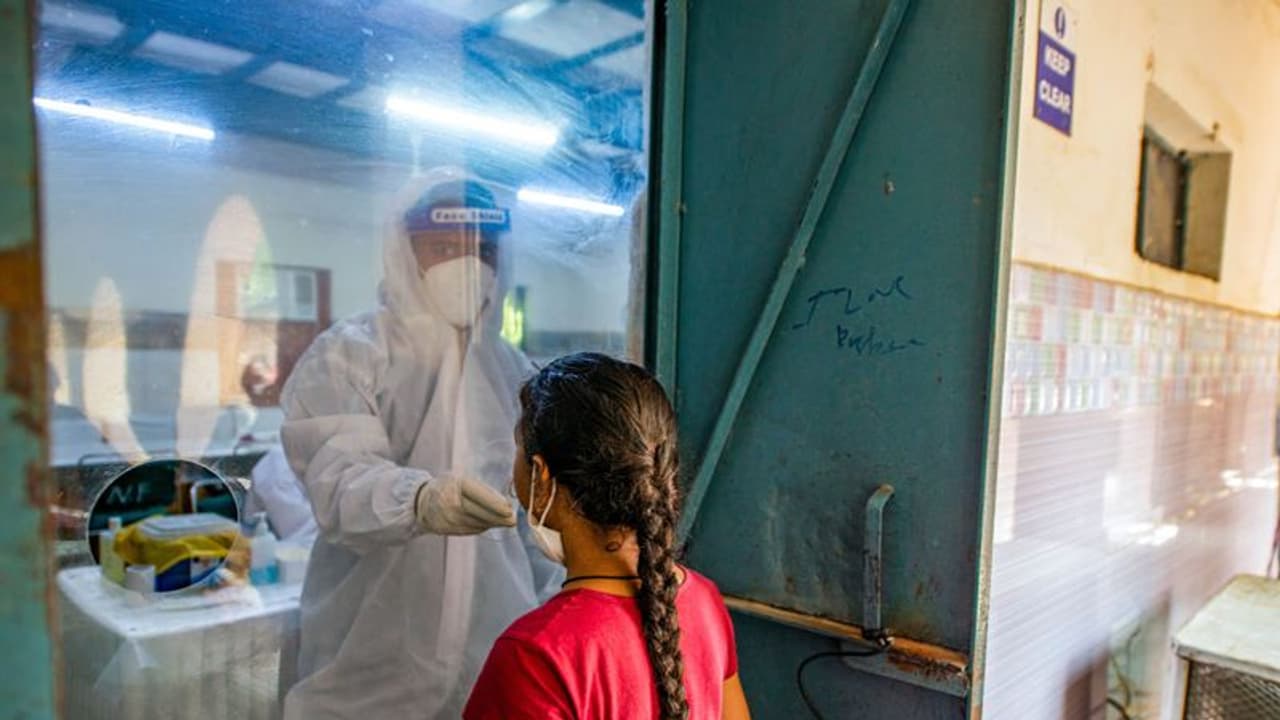 कोरोना ने तोड़ा अपना ही रिकॉर्ड, एक दिन में 17 हजार 296 नए मामले सामने आए, 407 लोगों की हुई मौत कोरोना ने तोड़ा अपना ही रिकॉर्ड, एक दिन में 17 हजार 296 नए मामले सामने आए, 407 लोगों की हुई मौत