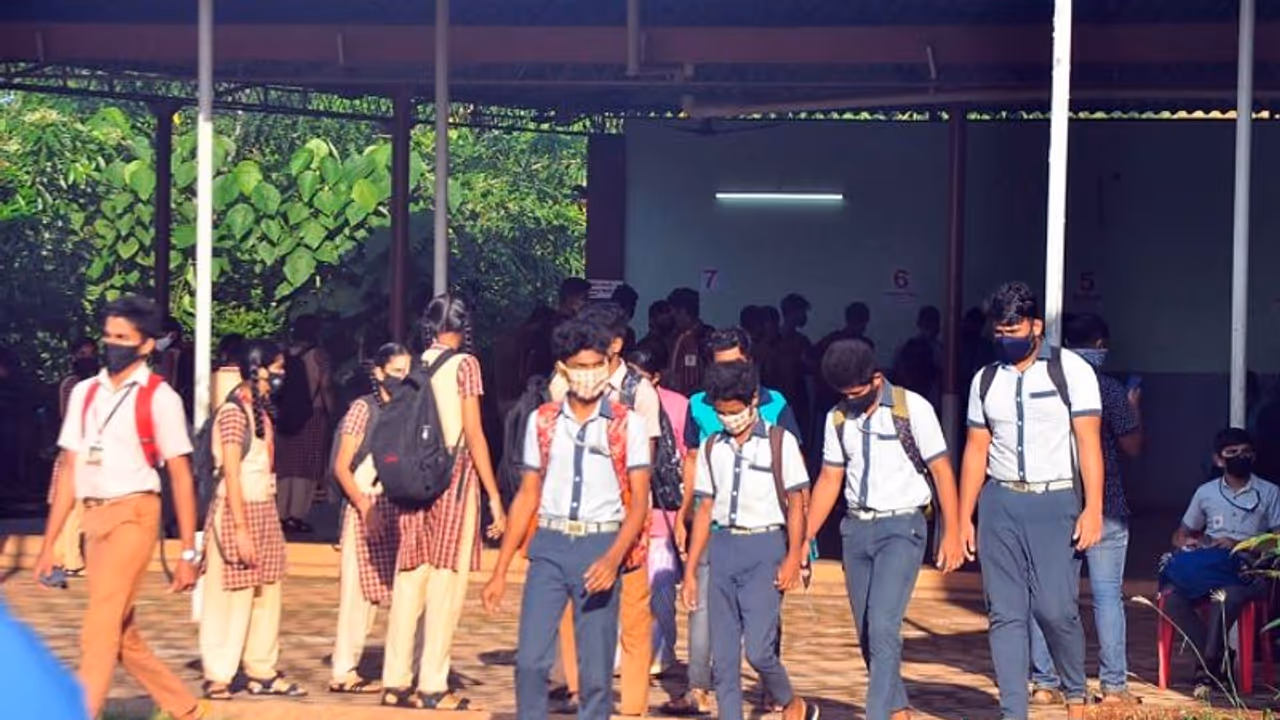 Karnataka SSLC exams: Cops struggle to clear crowds in front of schools as first exam concludes