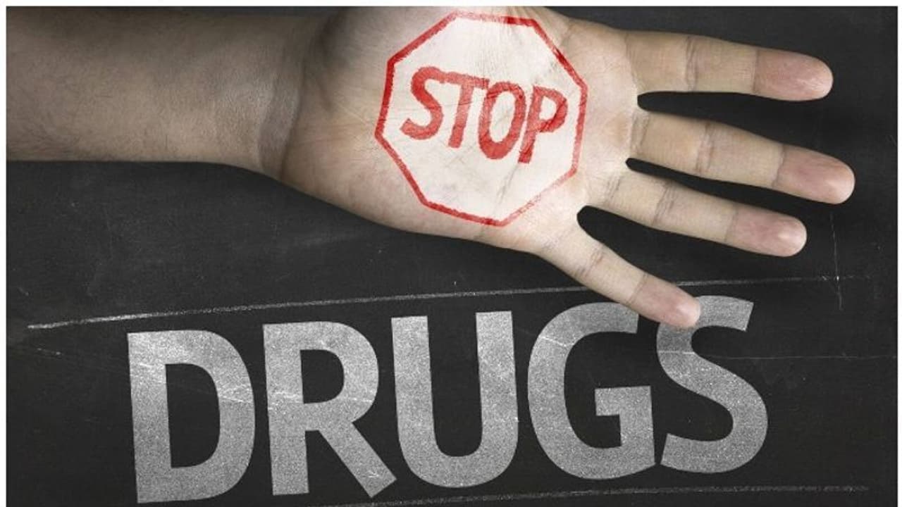 കുട്ടികളിലെ ലഹരി ഉപയോഗം; രക്ഷിതാക്കൾ ശ്രദ്ധിക്കേണ്ട ചിലത്... കുട്ടികളിലെ ലഹരി ഉപയോഗം; രക്ഷിതാക്കൾ ശ്രദ്ധിക്കേണ്ട ചിലത്...