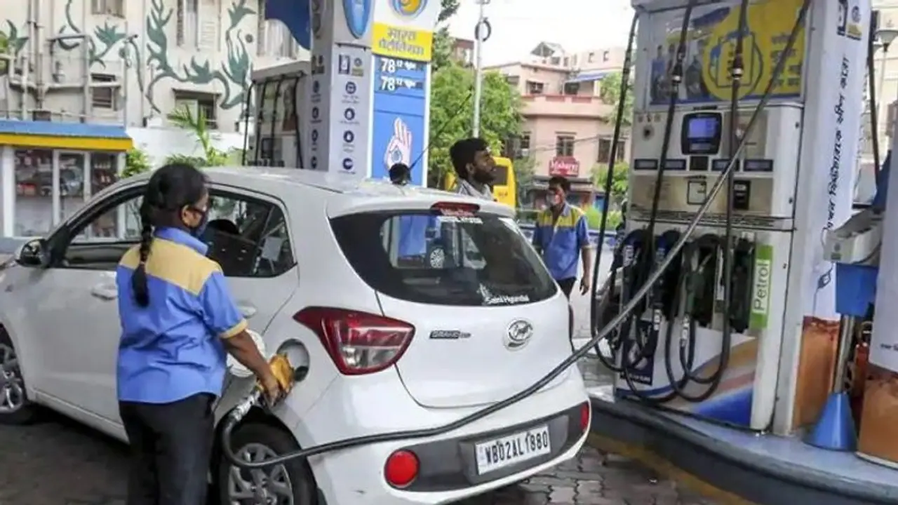 பெட்ரோல் பங்குகள் இயங்கும் நேரம் மாற்றம்... தமிழ அரசு முக்கிய அறிவிப்பு..!