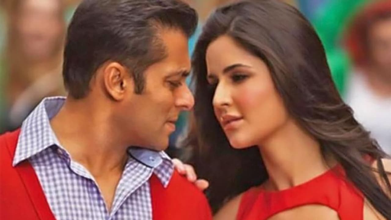 বাড়িতেই ক্যাটের জন্মদিন পালন, শুভেচ্ছা জানিয়ে ট্রোলের মুখে ভাইজান বাড়িতেই ক্যাটের জন্মদিন পালন, শুভেচ্ছা জানিয়ে ট্রোলের মুখে ভাইজান