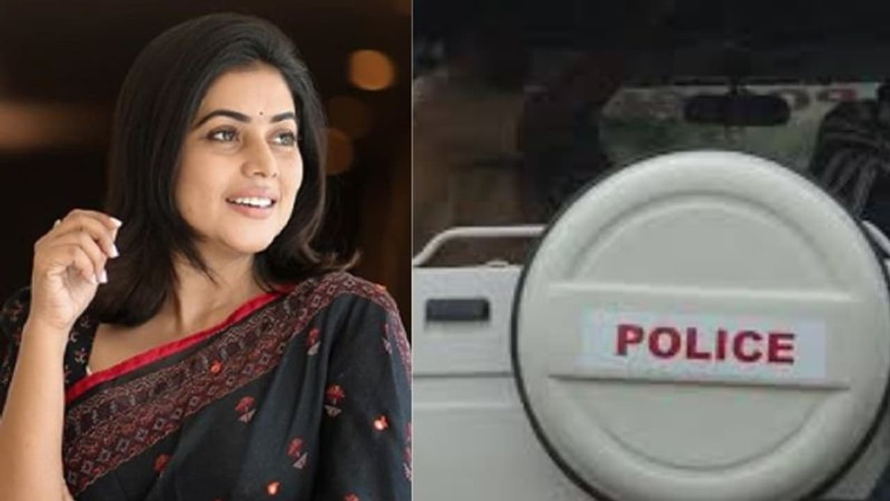 ഷംന കാസിമിനെ ബ്ലാക്ക് മെയിൽ ചെയ്ത കേസ്: 'വരന്റെ' അച്ഛനായി അഭിനയിച്ച പ്രതി പിടിയിൽ ഷംന കാസിമിനെ ബ്ലാക്ക് മെയിൽ ചെയ്ത കേസ്: 'വരന്റെ' അച്ഛനായി അഭിനയിച്ച പ്രതി പിടിയിൽ