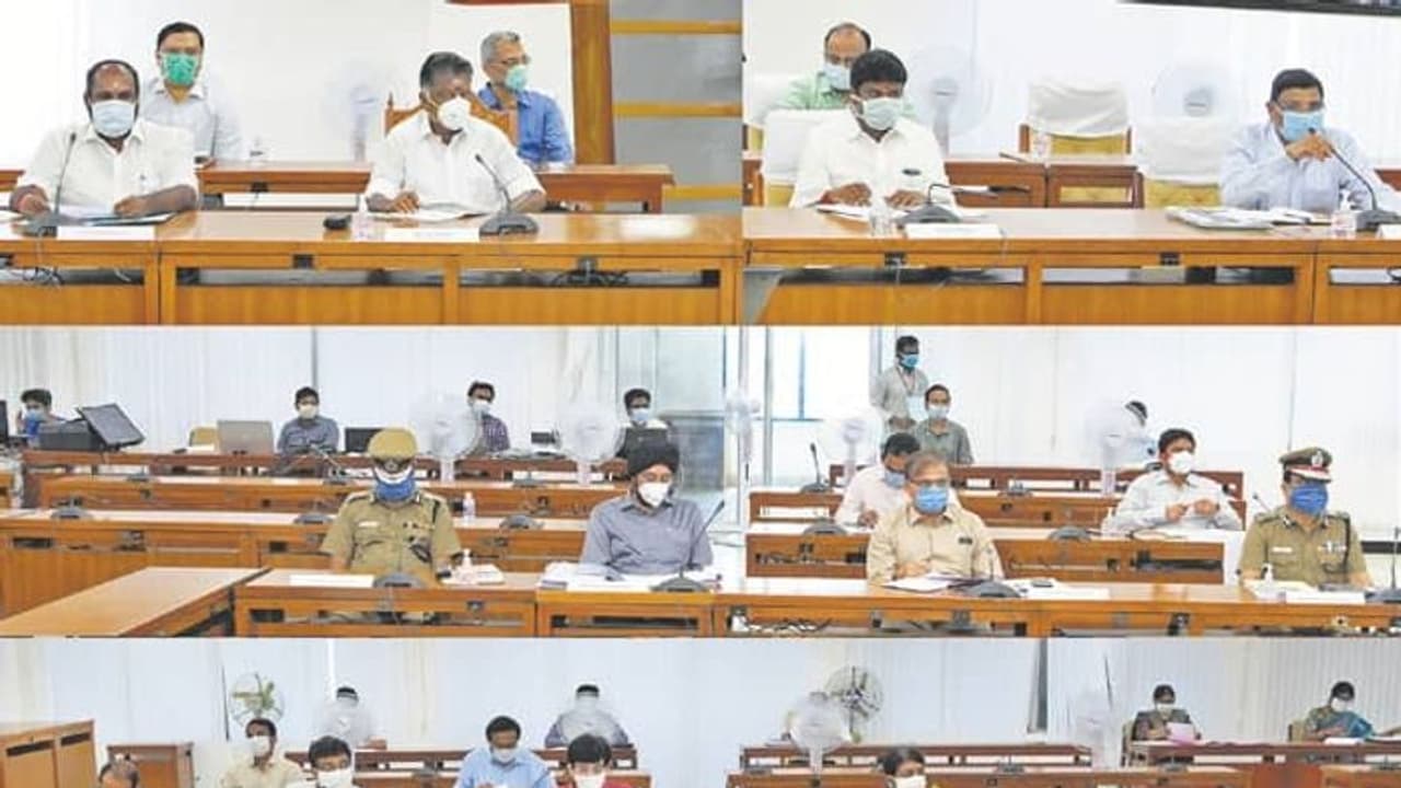 கொரோனாவை தடுக்க இந்த மருந்துதான் மக்களுக்கு கொடுக்கப்படுகிறது... முதல்வர் எடப்பாடி பழனிசாமி..! கொரோனாவை தடுக்க இந்த மருந்துதான் மக்களுக்கு கொடுக்கப்படுகிறது... முதல்வர் எடப்பாடி பழனிசாமி..!