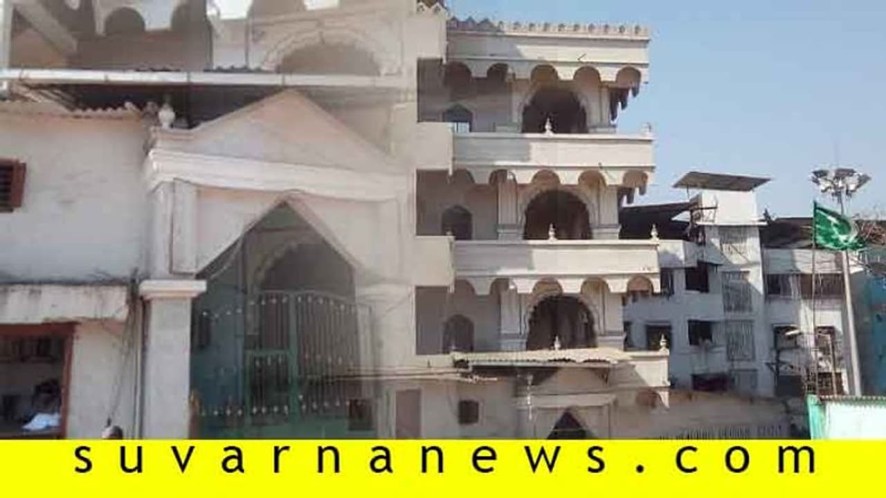 ಮಸೀದಿಯನ್ನು ಕೊರೋನಾ ಆಸ್ಪತ್ರೆ ಮಾಡಿದ ಆಡಳಿತ ಮಂಡಳಿ; ಉಚಿತ ಆಕ್ಸಿಜನ್ ಸೇವೆ ಲಭ್ಯ! ಮಸೀದಿಯನ್ನು ಕೊರೋನಾ ಆಸ್ಪತ್ರೆ ಮಾಡಿದ ಆಡಳಿತ ಮಂಡಳಿ; ಉಚಿತ ಆಕ್ಸಿಜನ್ ಸೇವೆ ಲಭ್ಯ!