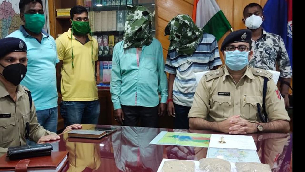 জাতীয় সড়কে নাকা চেকিং, ব্রাউন সুগার সহ পুলিশের জালে দুই পাচারকারী