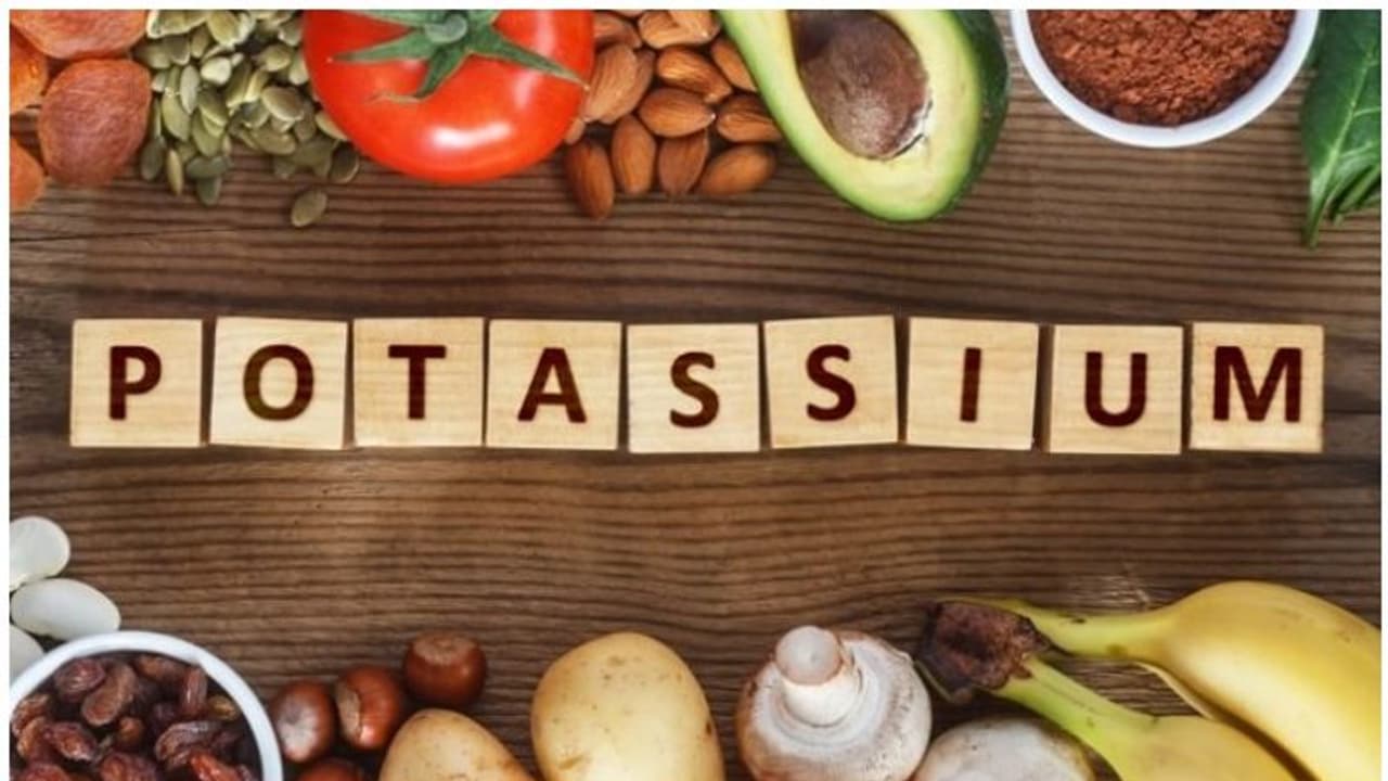 ഉയർന്ന രക്തസമ്മർദ്ദം നിയന്ത്രിക്കാം; ആറ് പൊട്ടാസ്യം സമ്പുഷ്ടമായ ഭക്ഷണങ്ങൾ ശീലമാക്കൂ ഉയർന്ന രക്തസമ്മർദ്ദം നിയന്ത്രിക്കാം; ആറ് പൊട്ടാസ്യം സമ്പുഷ്ടമായ ഭക്ഷണങ്ങൾ ശീലമാക്കൂ