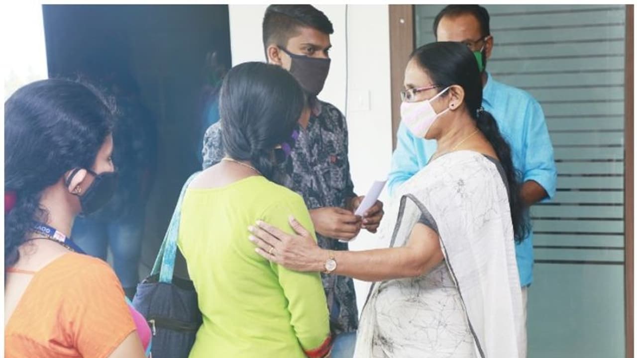 കൊവിഡ് പ്രതിരോധ പ്രവര്‍ത്തനത്തിനിടെ മരിച്ച ആരോഗ്യപ്രവര്‍ത്തകയുടെ കുടുംബത്തിന് 50ലക്ഷം ഇന്‍ഷുറന്‍സ് തുക ലഭിച്ചു