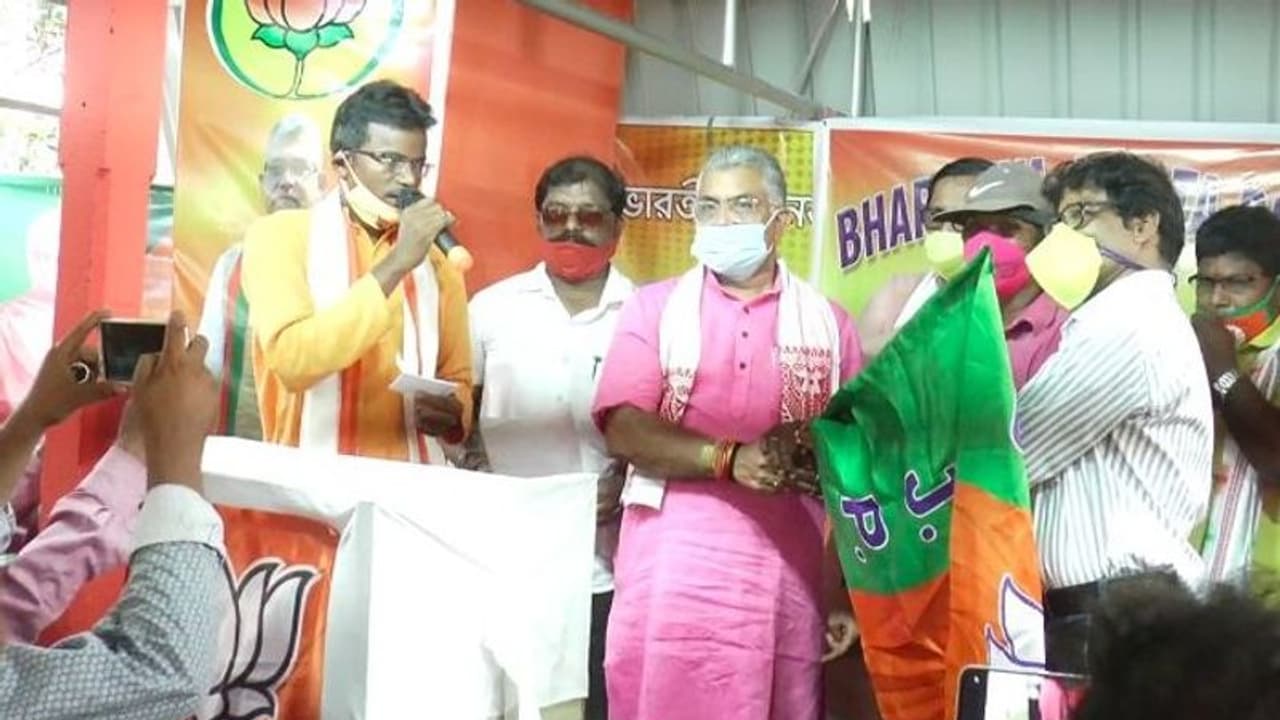 খড়্গপুরকে করোনা হাব বানিয়েছে টিএমসি,ফের বেফাঁস দিলীপ ঘোষ খড়্গপুরকে করোনা হাব বানিয়েছে টিএমসি,ফের বেফাঁস দিলীপ ঘোষ