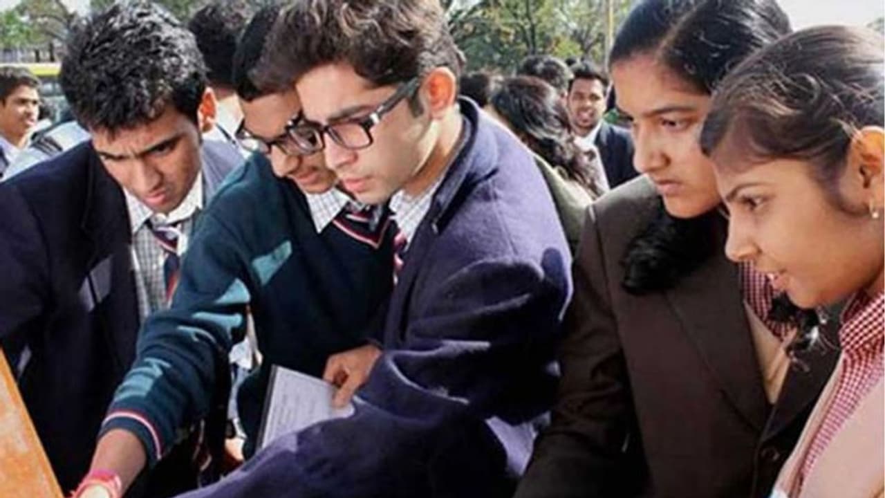 ঐতিহাসিক পাশের হার উচ্চমাধ্যমিকে, কলকাতার জয়, এগিয়ে কোন কোন জেলা ঐতিহাসিক পাশের হার উচ্চমাধ্যমিকে, কলকাতার জয়, এগিয়ে কোন কোন জেলা