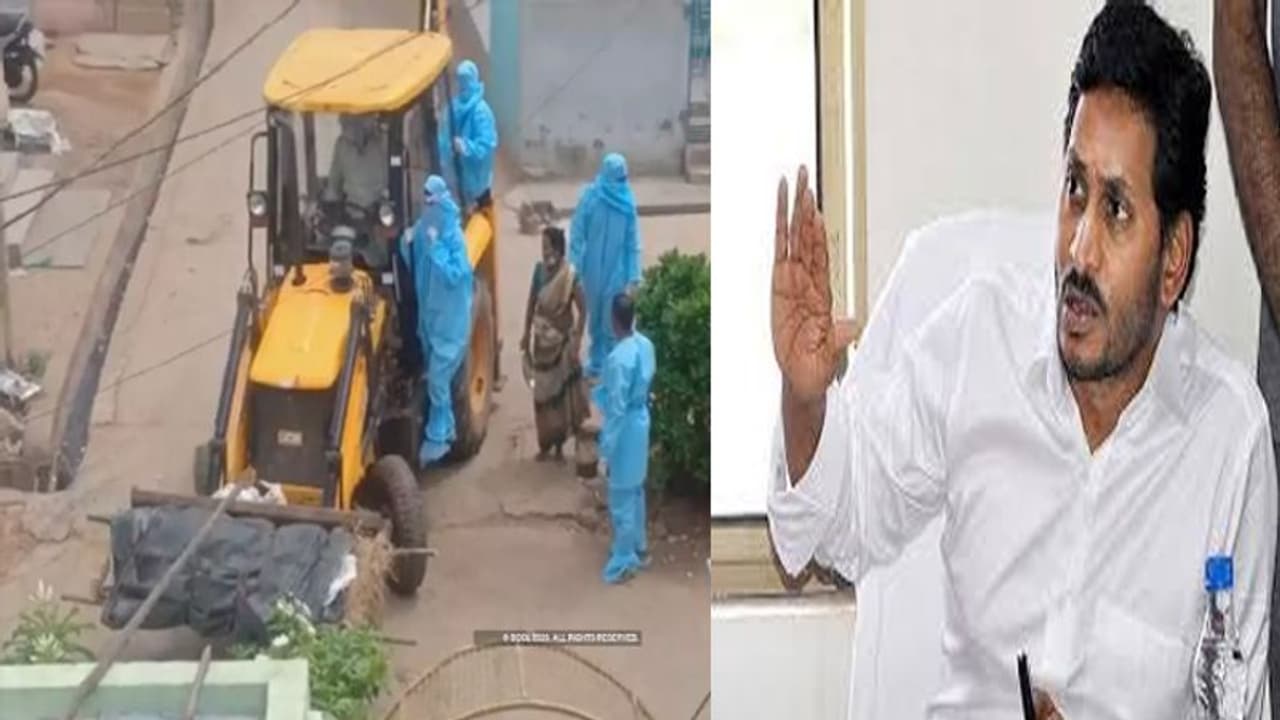 పలాస ఘటనపై జగన్ సీరియస్... మున్సిపల్ కమిషనర్, శానిటరీ ఇన్స్పెక్టర్పై సస్పెన్షన్ వేటు పలాస ఘటనపై జగన్ సీరియస్... మున్సిపల్ కమిషనర్, శానిటరీ ఇన్స్పెక్టర్పై సస్పెన్షన్ వేటు