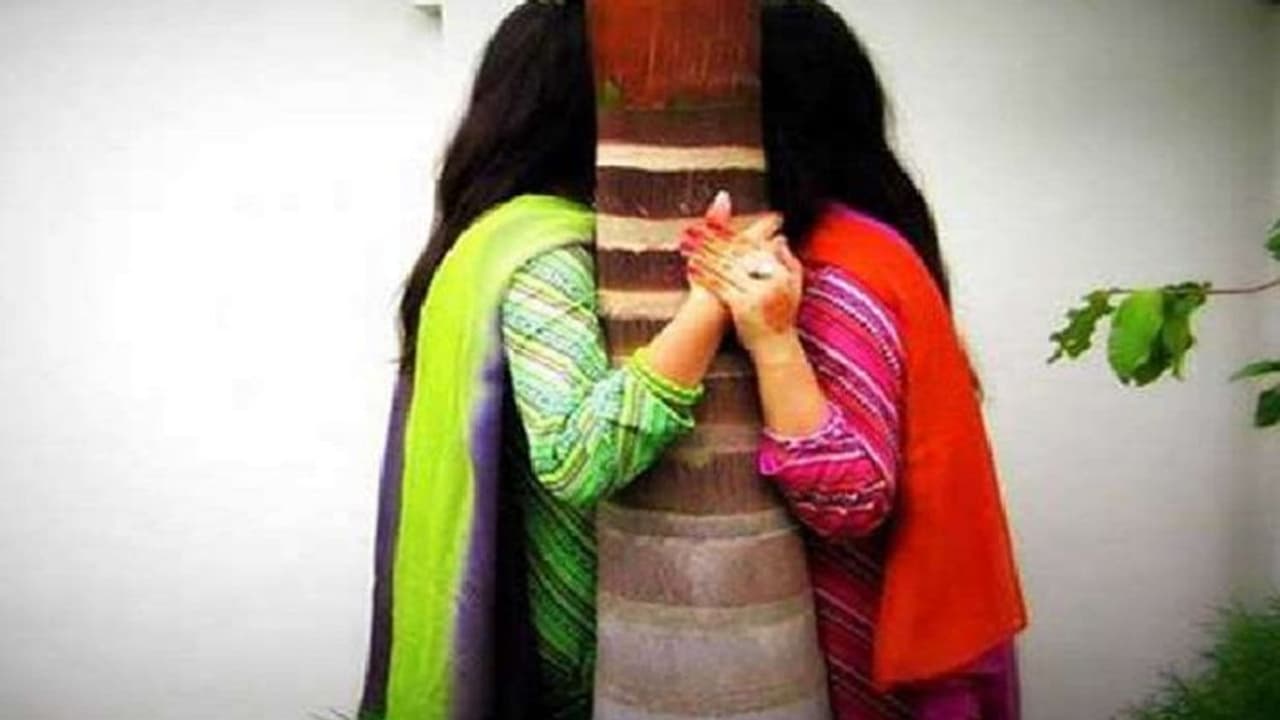 ಅಸ್ವಾಭಾವಿಕ ಲೈಂಗಿಕ ಕ್ರಿಯೆಗೆ ಯುವತಿಯ ಬಲವಂತ ಮಾಡ್ತಿದ್ದ ಇನ್ನೊಬ್ಬ ಯುವತಿ! ಅಸ್ವಾಭಾವಿಕ ಲೈಂಗಿಕ ಕ್ರಿಯೆಗೆ ಯುವತಿಯ ಬಲವಂತ ಮಾಡ್ತಿದ್ದ ಇನ್ನೊಬ್ಬ ಯುವತಿ!