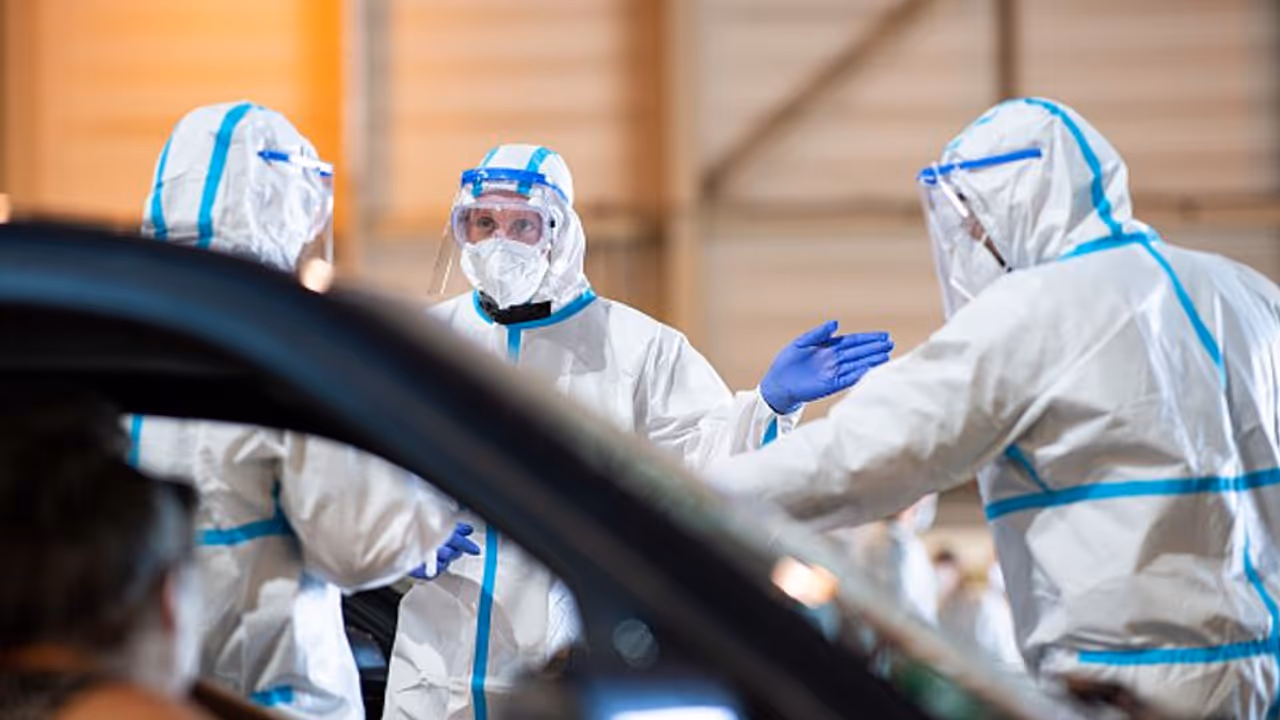 ஒரே நேரத்தில் 118 பேருக்கு கொரோனா... விஜயா மருத்துவமனை இழுத்து மூடல்..!