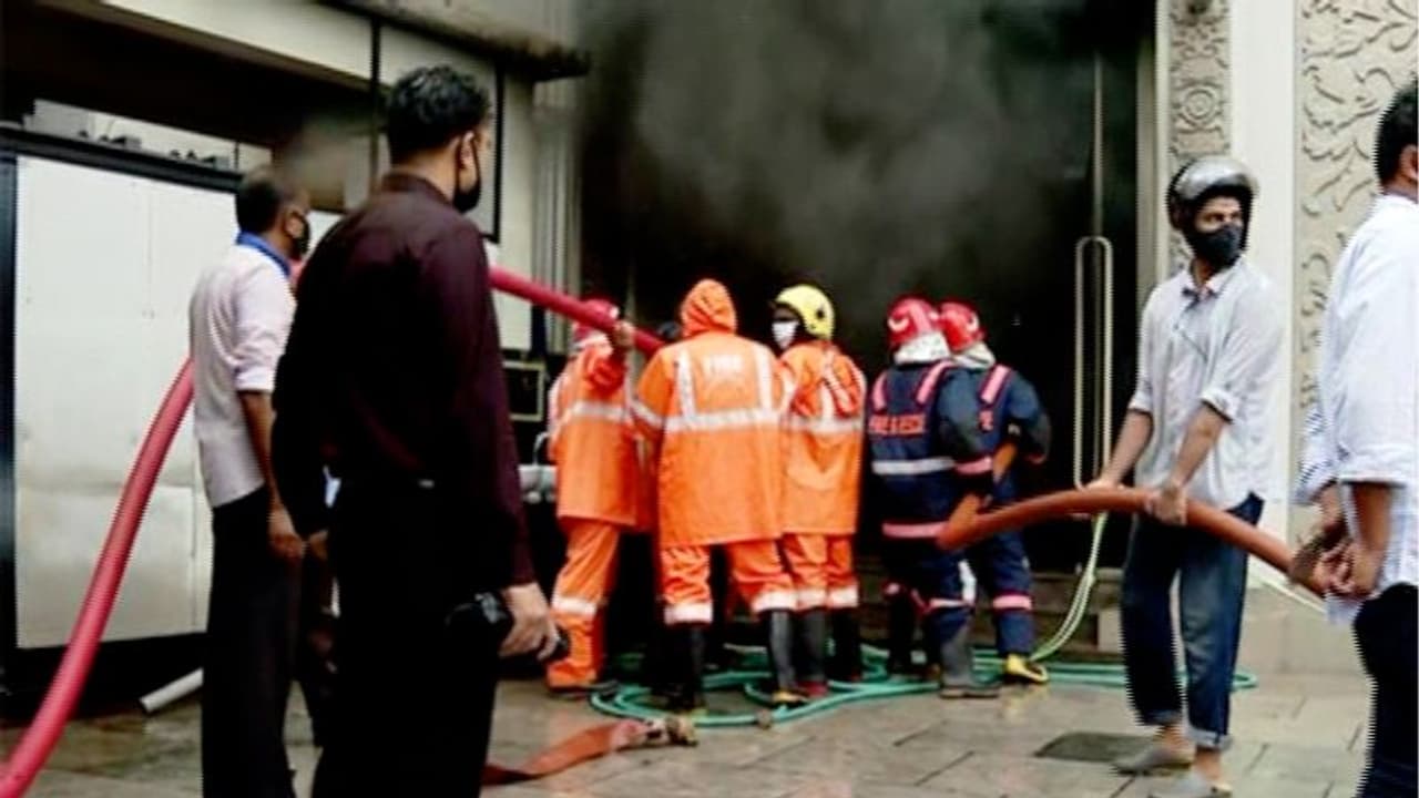 আলিপুরের বহুতলে বিধ্বংসী আগুন, পুড়ে শেষ সার্ভেন্ট কোয়ার্টারের সব কিছু