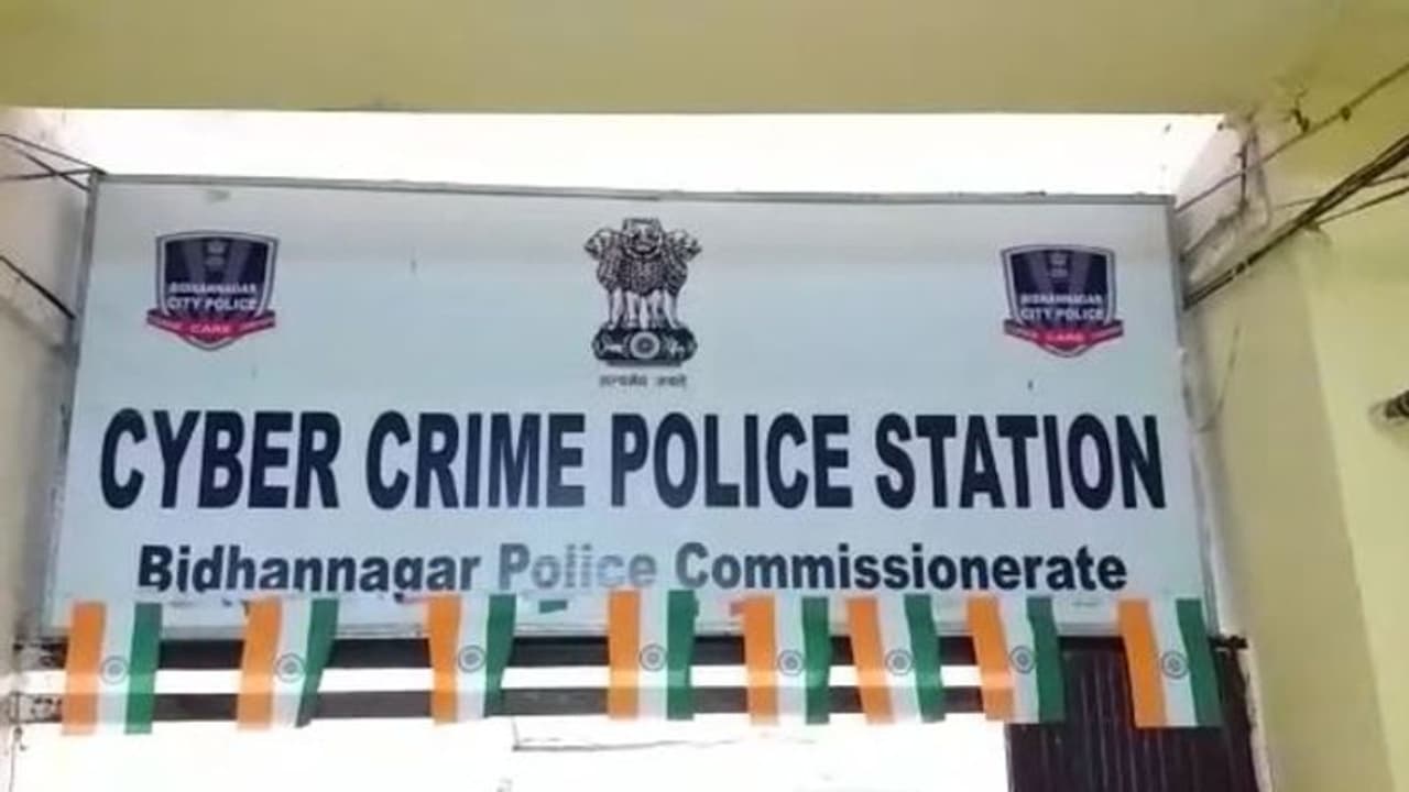 করোনার থাবা এবার বিধান নগর সাইবার ক্রাইম থানায়, আক্রান্ত ৫ পুলিশ কর্মী করোনার থাবা এবার বিধান নগর সাইবার ক্রাইম থানায়, আক্রান্ত ৫ পুলিশ কর্মী