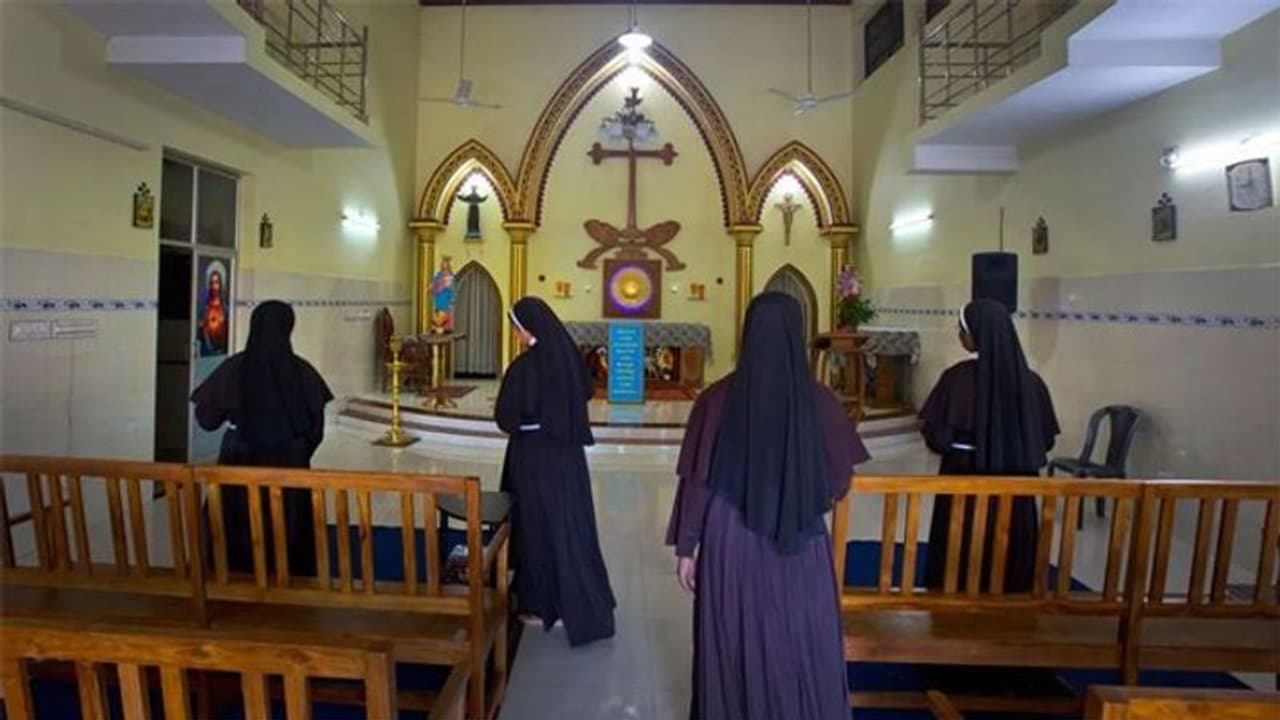 അങ്കമാലി അതിരൂപതയ്ക്ക് കീഴിലെ പള്ളികളില് ജൂലൈ മുതല് കുര്ബാന; 25 പേര്ക്ക് പങ്കെടുക്കാം അങ്കമാലി അതിരൂപതയ്ക്ക് കീഴിലെ പള്ളികളില് ജൂലൈ മുതല് കുര്ബാന; 25 പേര്ക്ക് പങ്കെടുക്കാം