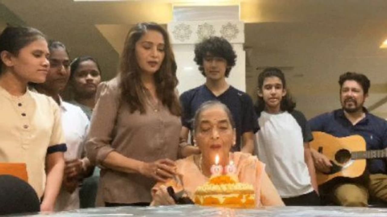 മാധുരി ദീക്ഷിതിന്‍റെ അമ്മ സ്നേഹലത ദീക്ഷിത് അന്തരിച്ചു