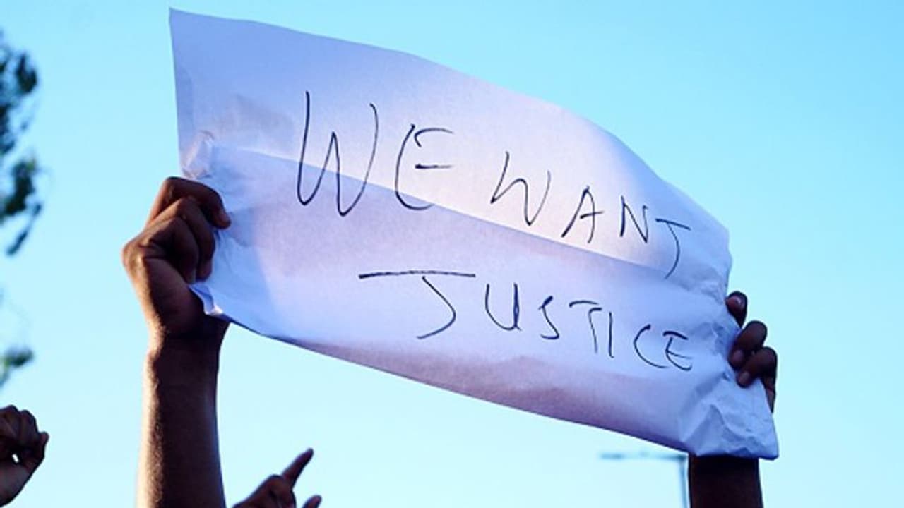 'ഞങ്ങളോട് പൊലീസ് എന്തും കാണിക്കുമോ?'; അവസാനിക്കാതെ അതിക്രമങ്ങള്, പ്രതിഷേധം കത്തുന്ന കൊറോണക്കാലം... 'ഞങ്ങളോട് പൊലീസ് എന്തും കാണിക്കുമോ?'; അവസാനിക്കാതെ അതിക്രമങ്ങള്, പ്രതിഷേധം കത്തുന്ന കൊറോണക്കാലം...