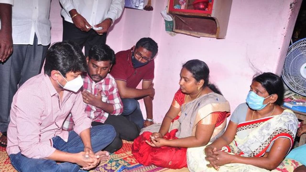 ‘ஆறப்போடுவோம் அமைதியாகிவிடுவார்கள்’ என நினைக்காதீர்கள் ..! எடப்பாடியை மிரட்டும் உதயநிதி..! ‘ஆறப்போடுவோம் அமைதியாகிவிடுவார்கள்’ என நினைக்காதீர்கள் ..! எடப்பாடியை மிரட்டும் உதயநிதி..!