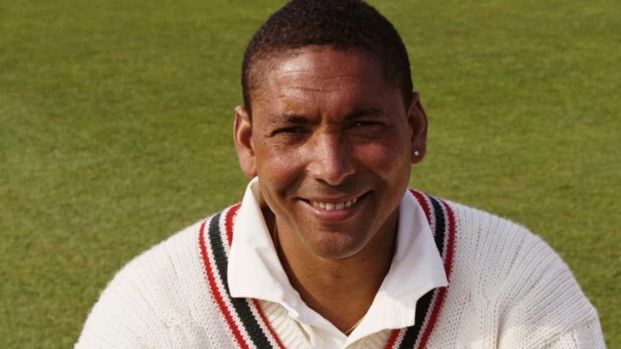 ఆడితే కాల్చి చంపేస్తామన్నారు... భయంతోనే ఆడాను: వర్ణ వివక్షపై ఇంగ్లాండ్ మాజీ క్రికెటర్ ఆడితే కాల్చి చంపేస్తామన్నారు... భయంతోనే ఆడాను: వర్ణ వివక్షపై ఇంగ్లాండ్ మాజీ క్రికెటర్