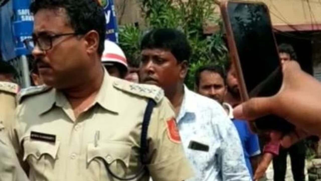 বিজেপি তৃণমূল সংঘর্ষে উত্তাল খেজুরি,গুলিবিদ্ধ বিজেপির জেলা সম্পাদক বিজেপি তৃণমূল সংঘর্ষে উত্তাল খেজুরি,গুলিবিদ্ধ বিজেপির জেলা সম্পাদক