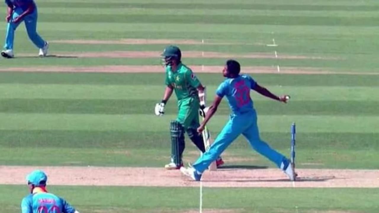 ബുമ്രയുടെ ആ നോബോളിന് ശേഷമാണ് കളി മാറിയത്; ചാമ്പ്യന്സ് ട്രോഫി ഫൈനലിനെക്കുറിച്ച് ഭുവി ബുമ്രയുടെ ആ നോബോളിന് ശേഷമാണ് കളി മാറിയത്; ചാമ്പ്യന്സ് ട്രോഫി ഫൈനലിനെക്കുറിച്ച് ഭുവി