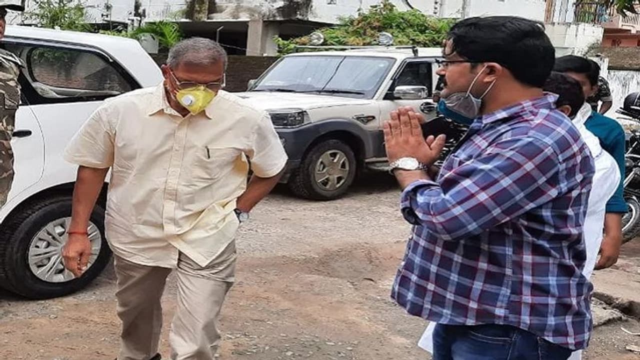 'নিজের ছেলেকে যেন হারিয়ে ফেলেছি' সুশান্তের মৃত্যু এখনও মেনে নিতে পারছেন না নানা পাটেকর 'নিজের ছেলেকে যেন হারিয়ে ফেলেছি' সুশান্তের মৃত্যু এখনও মেনে নিতে পারছেন না নানা পাটেকর