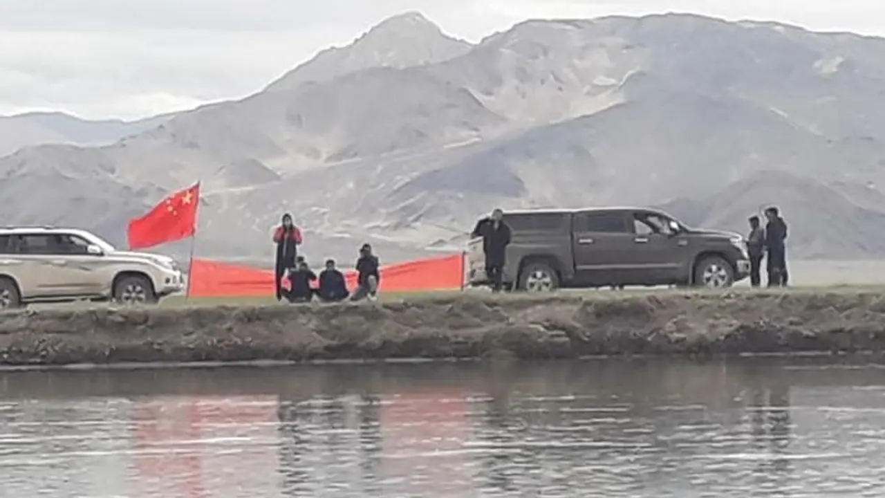 இந்திய எல்லையில் பாதுகாப்பு கட்டமைப்புகளை வேகமாக அமைக்கிறது சீனா..!! போருக்கு தயாராகிறதா என அச்சம். இந்திய எல்லையில் பாதுகாப்பு கட்டமைப்புகளை வேகமாக அமைக்கிறது சீனா..!! போருக்கு தயாராகிறதா என அச்சம்.