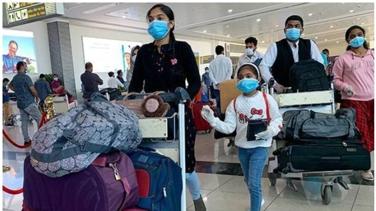 യുഎഇയില് നിന്നുള്ള പ്രവാസികള്ക്ക് നാട്ടിലെത്താന് ഇനി ഇന്ത്യന് എംബസിയുടെ അനുമതി വേണ്ട യുഎഇയില് നിന്നുള്ള പ്രവാസികള്ക്ക് നാട്ടിലെത്താന് ഇനി ഇന്ത്യന് എംബസിയുടെ അനുമതി വേണ്ട