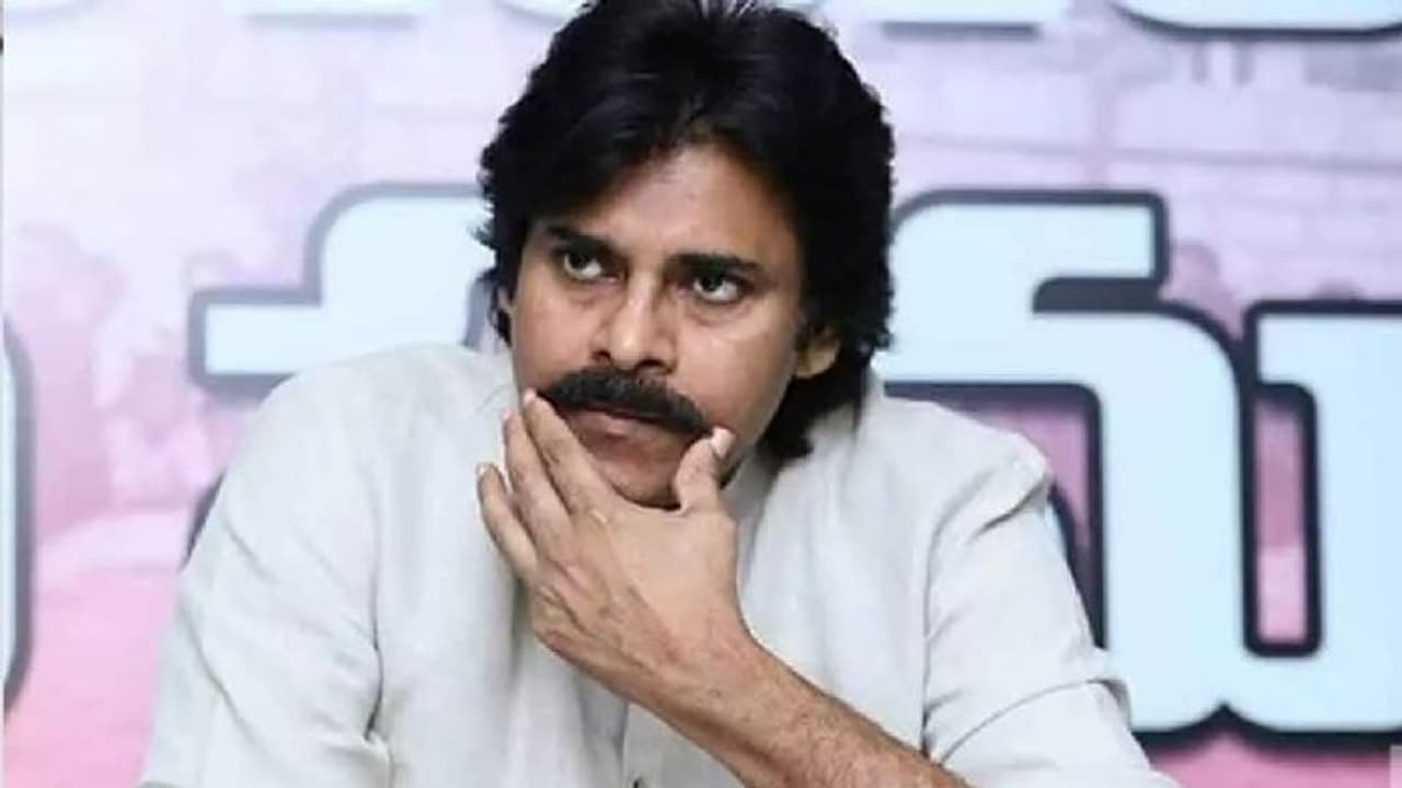 పవన్ కళ్యాణ్ కీలక నిర్ణయం.. షాక్లో అభిమానులు పవన్ కళ్యాణ్ కీలక నిర్ణయం.. షాక్లో అభిమానులు