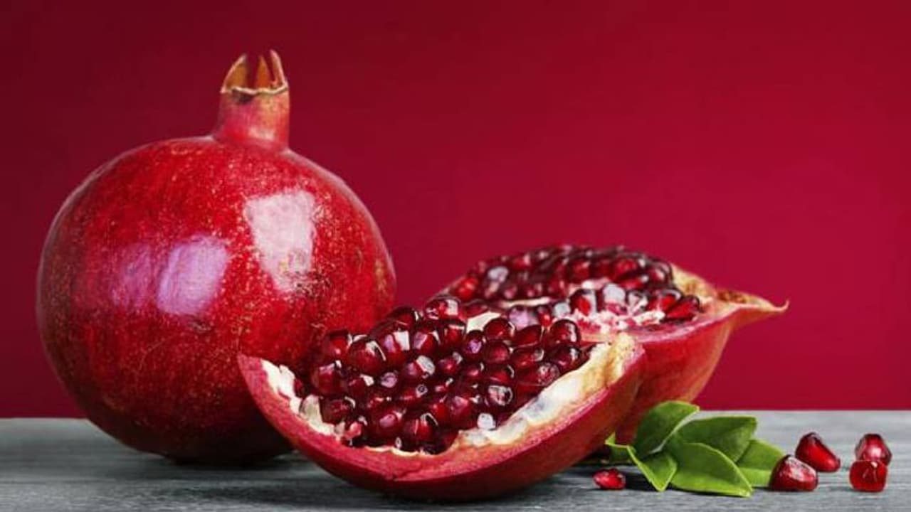 മുഖത്തെ ചുളിവുകൾക്ക് ഇനി 'ഗുഡ് ബൈ'; മാതളം കൊണ്ടുള്ള ഫേസ് പാക്കുകൾ വീട്ടില്‍ പരീക്ഷിക്കാം...