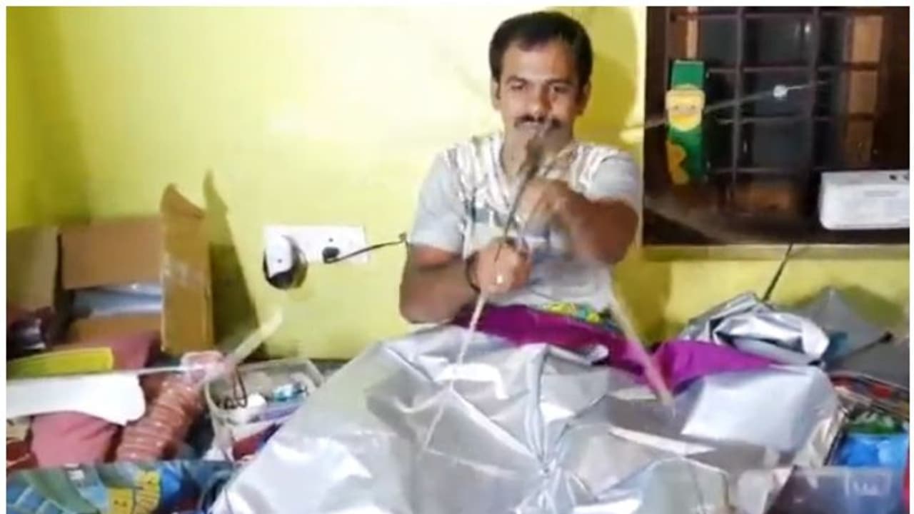 നിങ്ങള് വാങ്ങുന്ന കുട, അരയ്ക്ക് താഴെ ശരീരം തളര്ന്ന റിയാസിന് ഒരു ജീവിതം നല്കും നിങ്ങള് വാങ്ങുന്ന കുട, അരയ്ക്ക് താഴെ ശരീരം തളര്ന്ന റിയാസിന് ഒരു ജീവിതം നല്കും