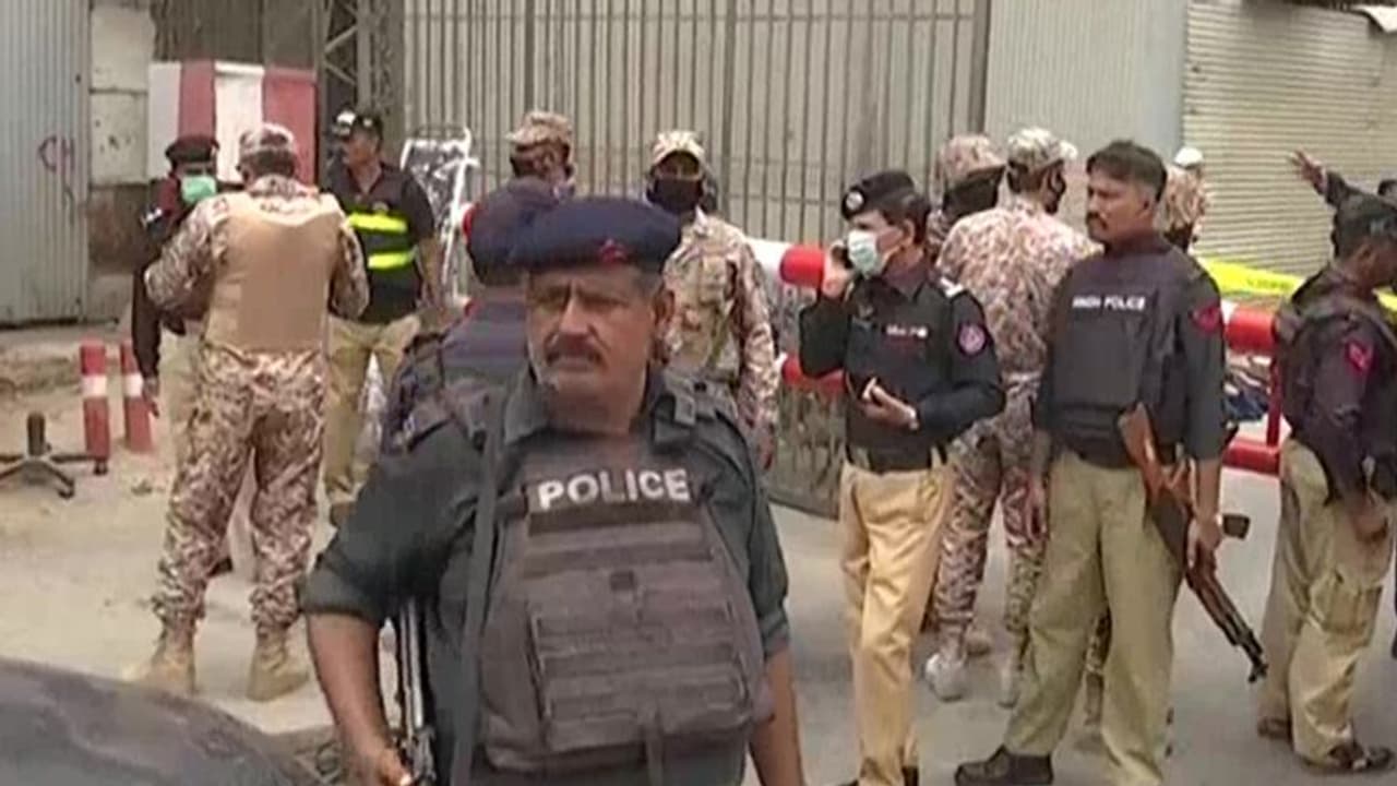 24 साल बाद पाकिस्तान पहुंची इस देश की क्रिकेट टीम, दहशत ऐसी की सुरक्षा में लगा दिए 4,000 सुरक्षाकर्मी 24 साल बाद पाकिस्तान पहुंची इस देश की क्रिकेट टीम, दहशत ऐसी की सुरक्षा में लगा दिए 4,000 सुरक्षाकर्मी