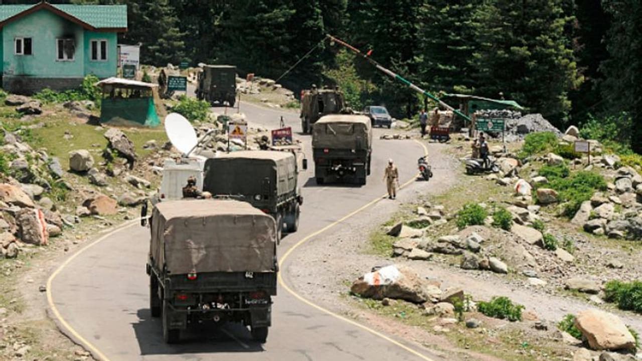 মঙ্গলবার ফের মুখোমুখি দুই পক্ষের কমান্ডার রা, ভারতে পা পড়বে চিন সেনার মঙ্গলবার ফের মুখোমুখি দুই পক্ষের কমান্ডার রা, ভারতে পা পড়বে চিন সেনার