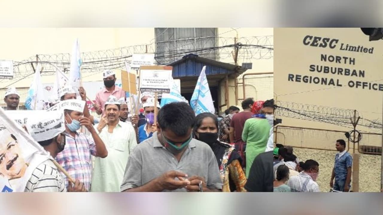 বাংলায় ২০০ ইউনিট ফ্রি নয় কেন, সিইএসসি র বিরুদ্ধে পথে 'আপ' বাংলায় ২০০ ইউনিট ফ্রি নয় কেন, সিইএসসি র বিরুদ্ধে পথে 'আপ'