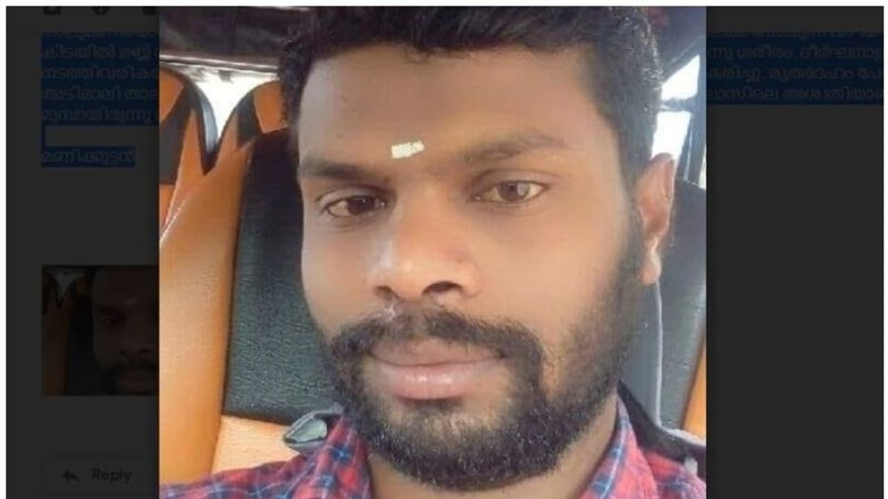 ഡ്രൈവിങ്ങിനിടെ അപസ്മാരം വന്ന് താഴെ വീണു; റോഡ്റോളര് കയറിയിറങ്ങി യുവാവിന് ദാരുണാന്ത്യം ഡ്രൈവിങ്ങിനിടെ അപസ്മാരം വന്ന് താഴെ വീണു; റോഡ്റോളര് കയറിയിറങ്ങി യുവാവിന് ദാരുണാന്ത്യം