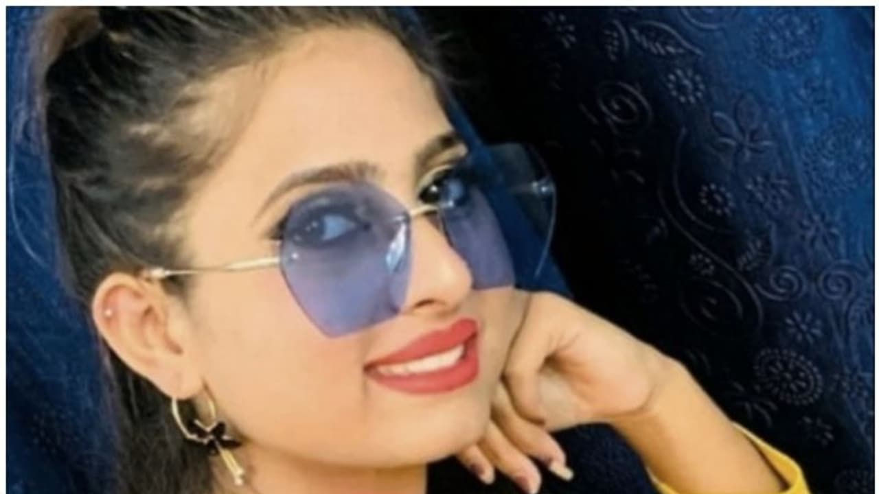 ടിക് ടോക് താരം ബ്യൂട്ടി പാര്ലറില് കൊല്ലപ്പെട്ട നിലയില്; മരണശേഷവും ഫോണില് നിന്ന് മെസേജ് ടിക് ടോക് താരം ബ്യൂട്ടി പാര്ലറില് കൊല്ലപ്പെട്ട നിലയില്; മരണശേഷവും ഫോണില് നിന്ന് മെസേജ്