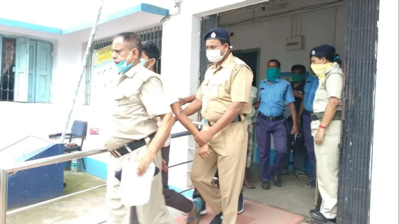 নদিয়ায় তৃণমূল বিধায়কের বাড়িতে চুরির কিনারা, পুলিশের জালে ভাইপো নদিয়ায় তৃণমূল বিধায়কের বাড়িতে চুরির কিনারা, পুলিশের জালে ভাইপো